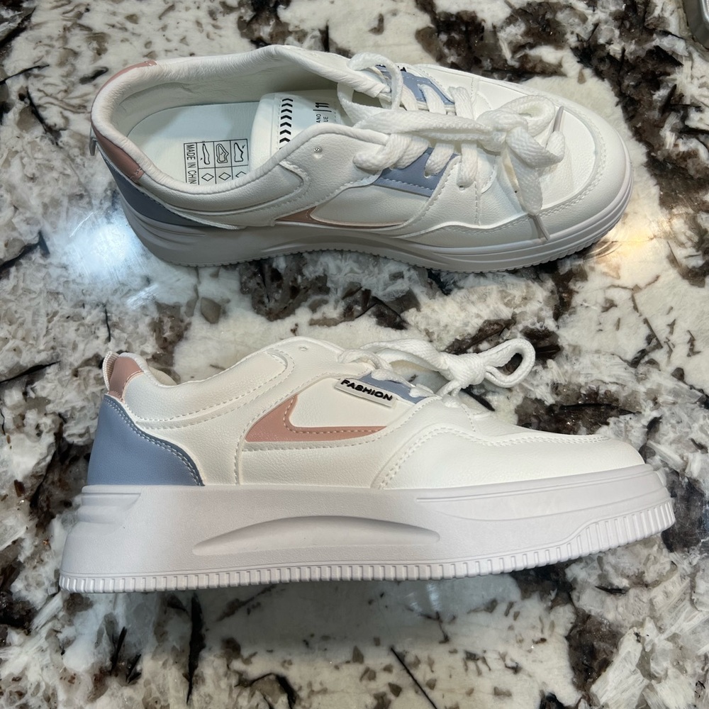 Size 7 color palette-white, pink, and grey blue